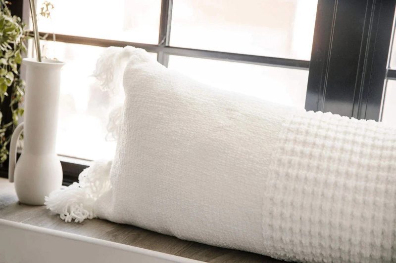 Braided Pom Pom Lumbar Pillow Off White06