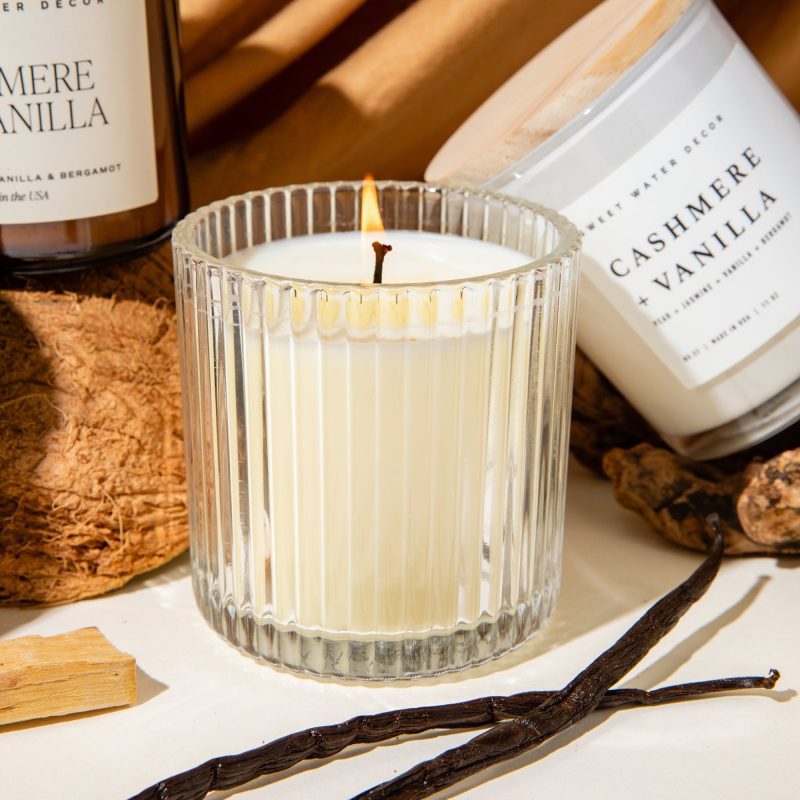 C157R CASHMERE AND VANILLA RIBBED 11OZ CANDLE SOONA R5 JULY 2023 SWEET WATER DECOR 6 933035