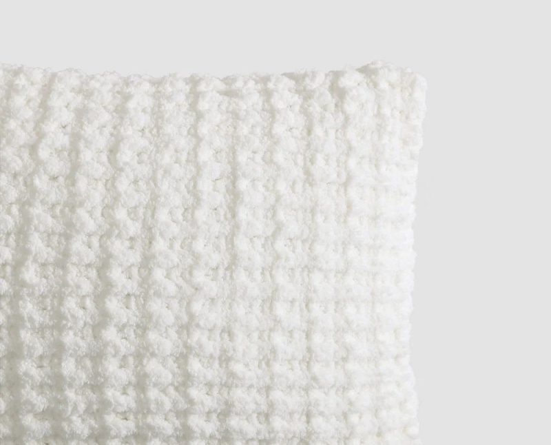 Snug Waffle Mini Pillow OffWhite02