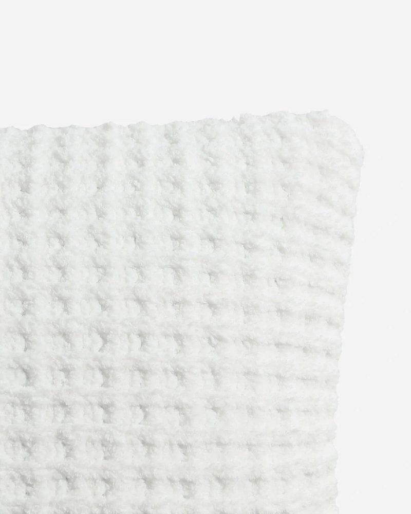 Snug waffle throw pillow clearwhite02