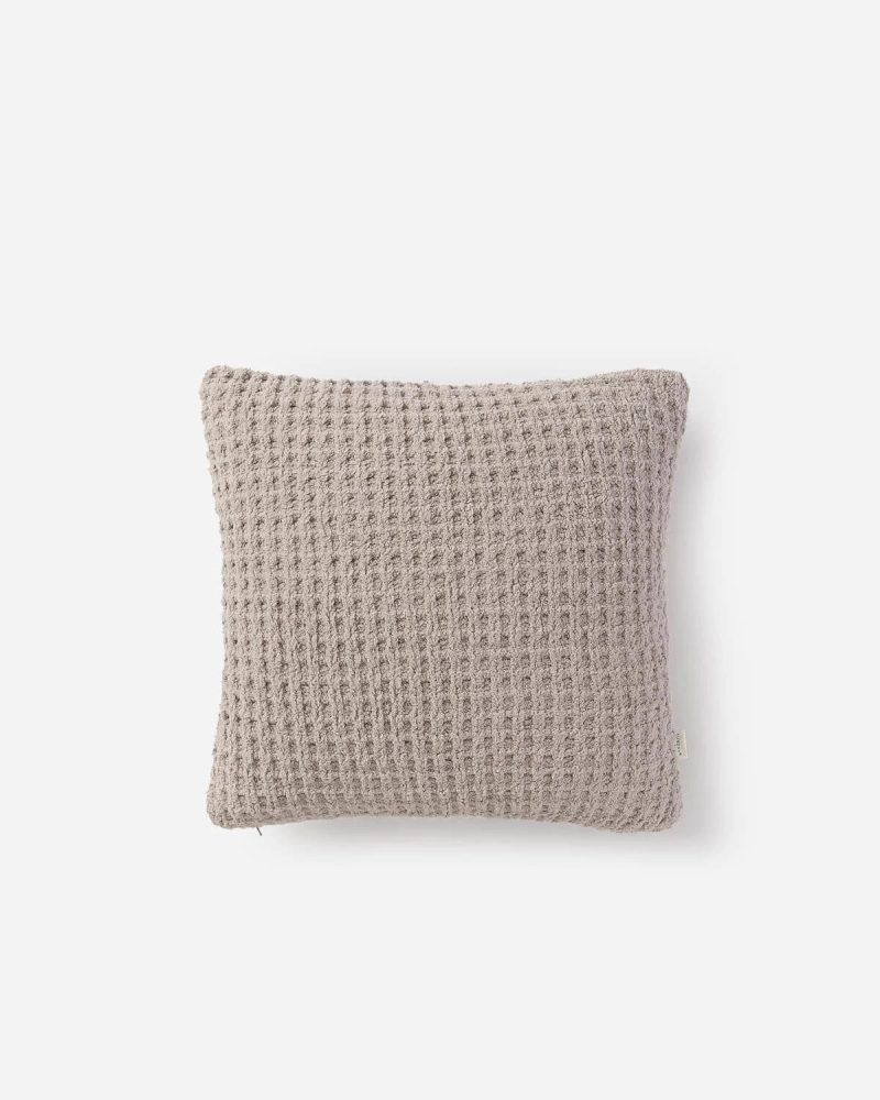 Snug waffle throw pillow taupe01