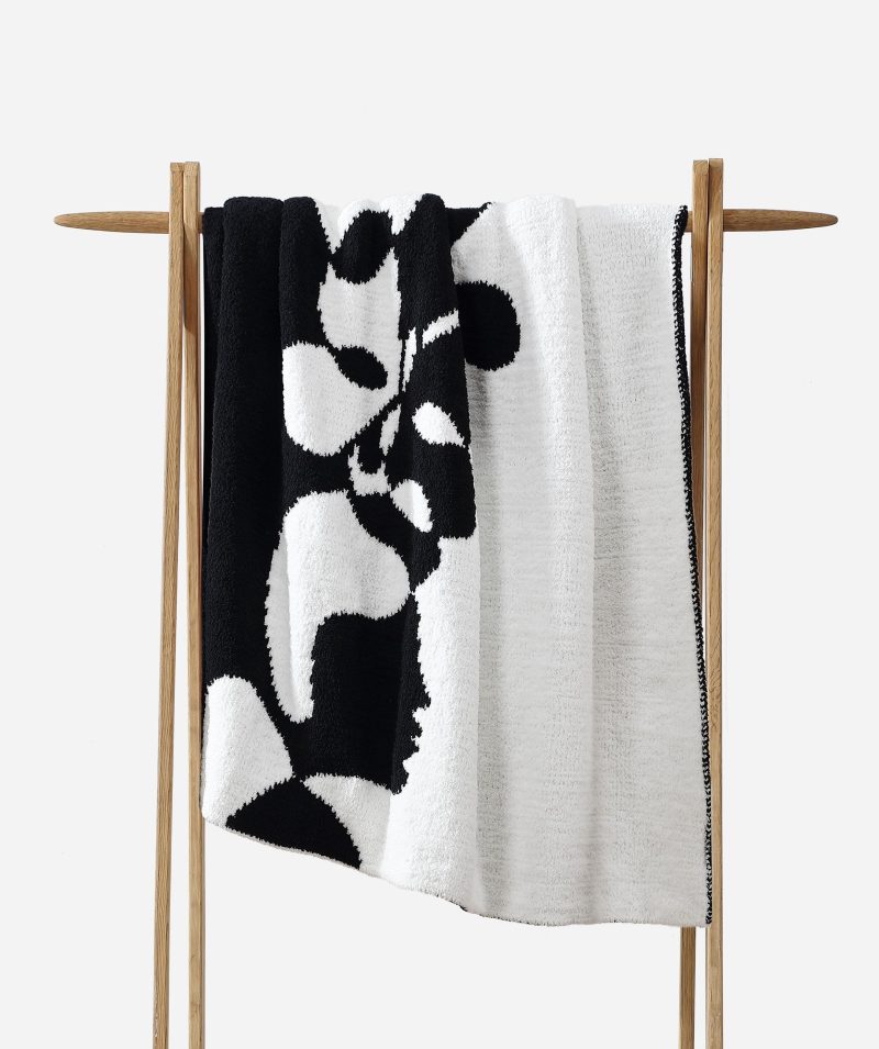 Sunday Citizen Snug Faces II Throw Black Off White