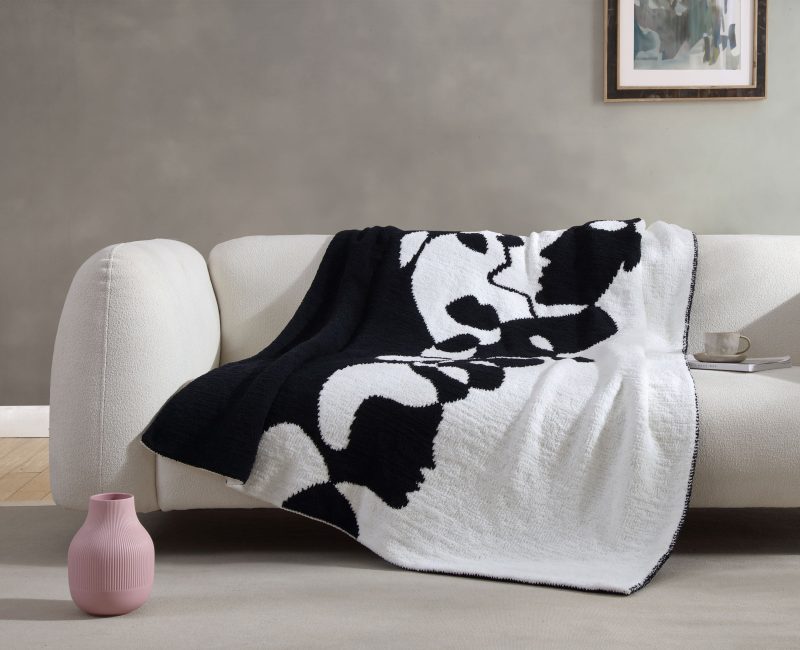 Sunday Citizen Snug Faces II Throw Black Off White 1