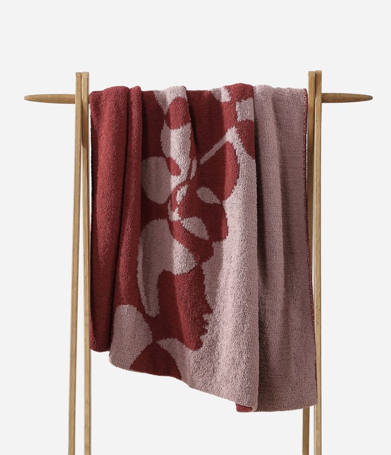 Sunday Citizen Snug Faces II Throw Pomegranate Rose