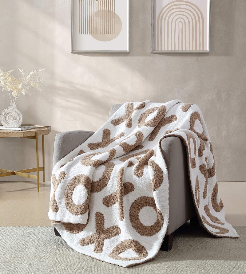 Sunday Citizen XOXO Throw Biscotti