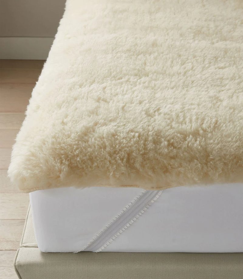 Wool 2in Mattress Topper Detail 1 1740x2000 f4fa90ff c579 431f 87bf eef533af662c