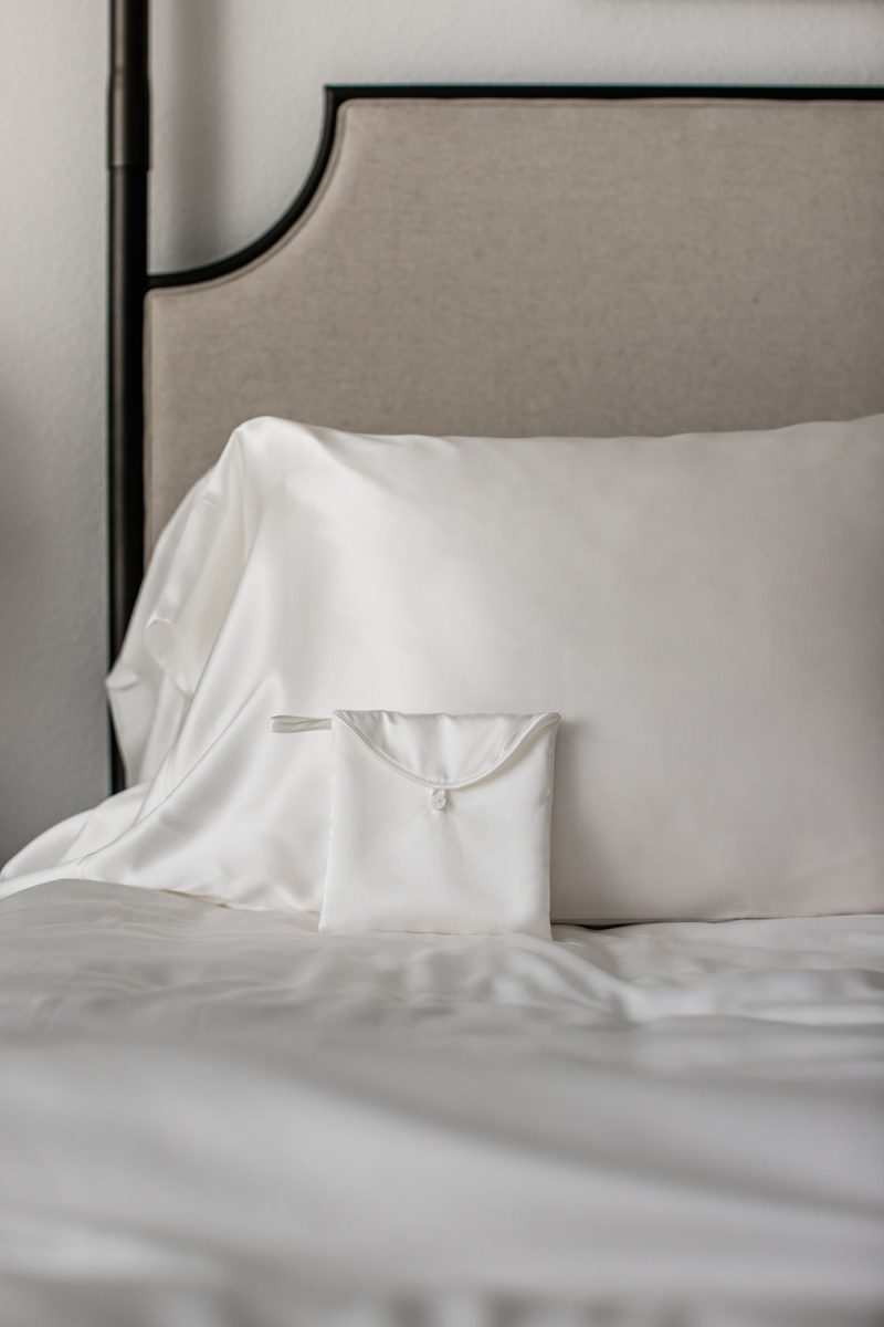 YALA SILK CHARMEUSE PILLOWCASE IN A SILK ENVELOPE NATURAL WHITE